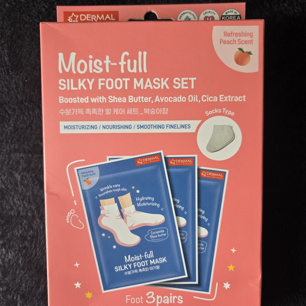 COS Moist-full Silky Foot Mask Set - Pink